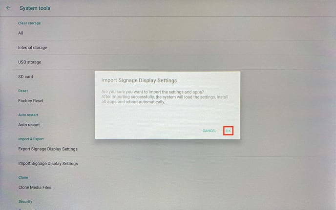 Confirmation window for importing signage display settings on Philips 10BDL4551T